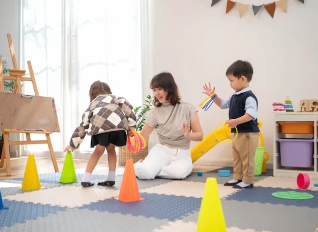 teacher-engaging-with-young-children-during-playti-2026-06-23-18-14-32-utc